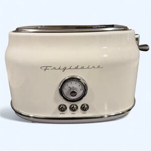 Frigidaire Retro White Toaster